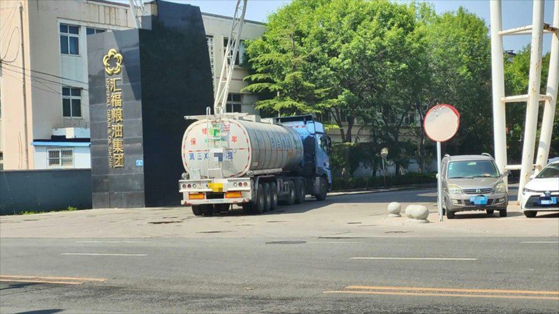 毒奶翻版！油罐車混食用油掀恐慌 大陸網友號召「去香港買油」